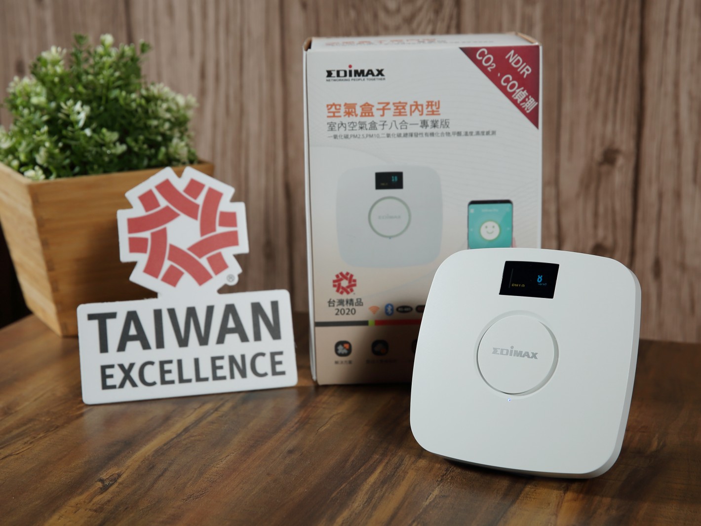 Having just won the 2020 Taiwan Excellence Award, the EdiGreen AirBox is a product that allows the user to obtain real-time information on local air pollution through the utilization of cloud technolo