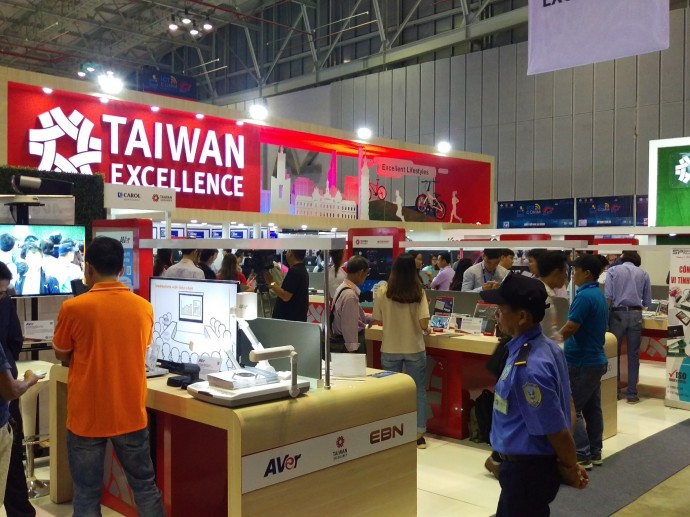 TAIWAN EXCELLENCE SHOWCASED VARIOUS INNOVATIVE TECHNOLOGIES AT VIETNAM ICT COMM 2018