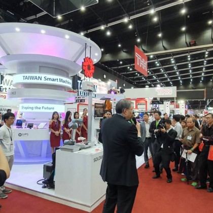 Taiwan Excellence award-winning company representatives introduced products to buyers at the Taiwan Excellence Pavilion at Manufacturing Expo 2019.