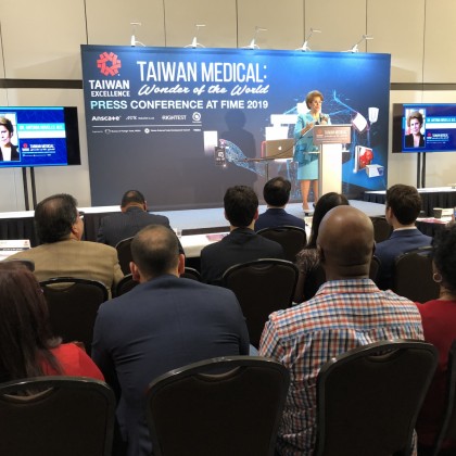 Dr. Novello, former Surgeon General of the United States, hosts the 2019 U.S. medical exhibition new product presentations