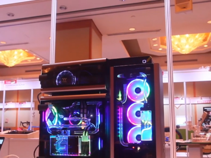 Thermaltake Technology- Level 20 Tempered Glass Edition Full Tower Chassis