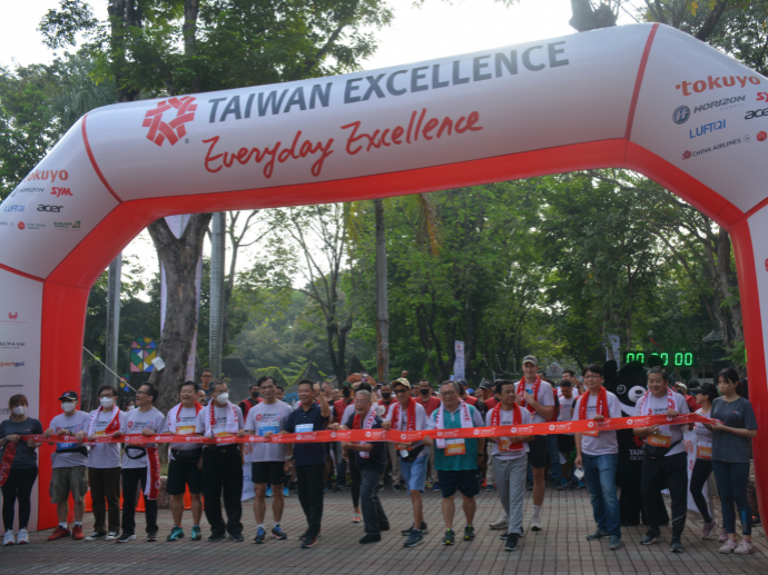 2.000 Pecinta Lari Meriahkan Taiwan Excellence Happy Run 2022 di Ancol