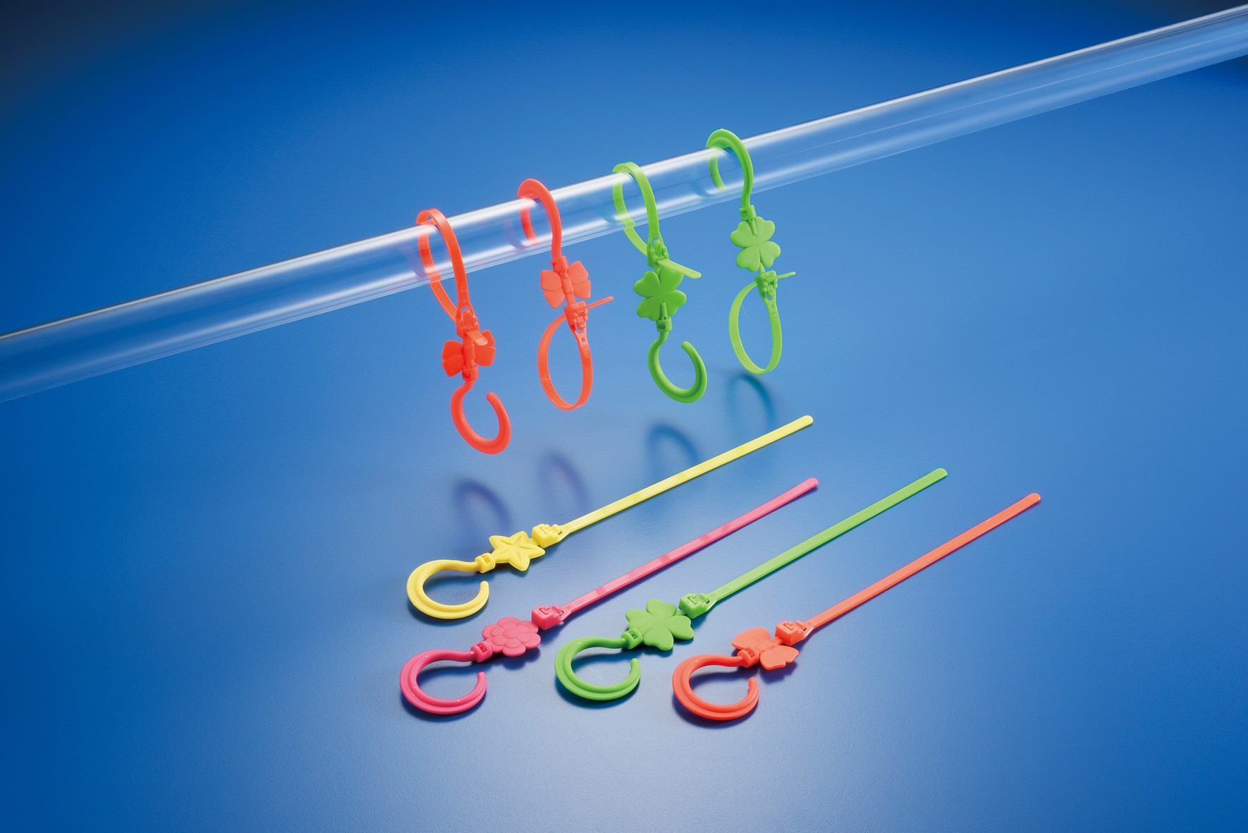 Hook tie / KAI SUH SUH ENTERPRISE CO., LTD.