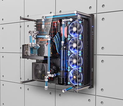 Core P5 ATX Wall-Mount Chassis / Thermaltake Technology Co., Ltd.