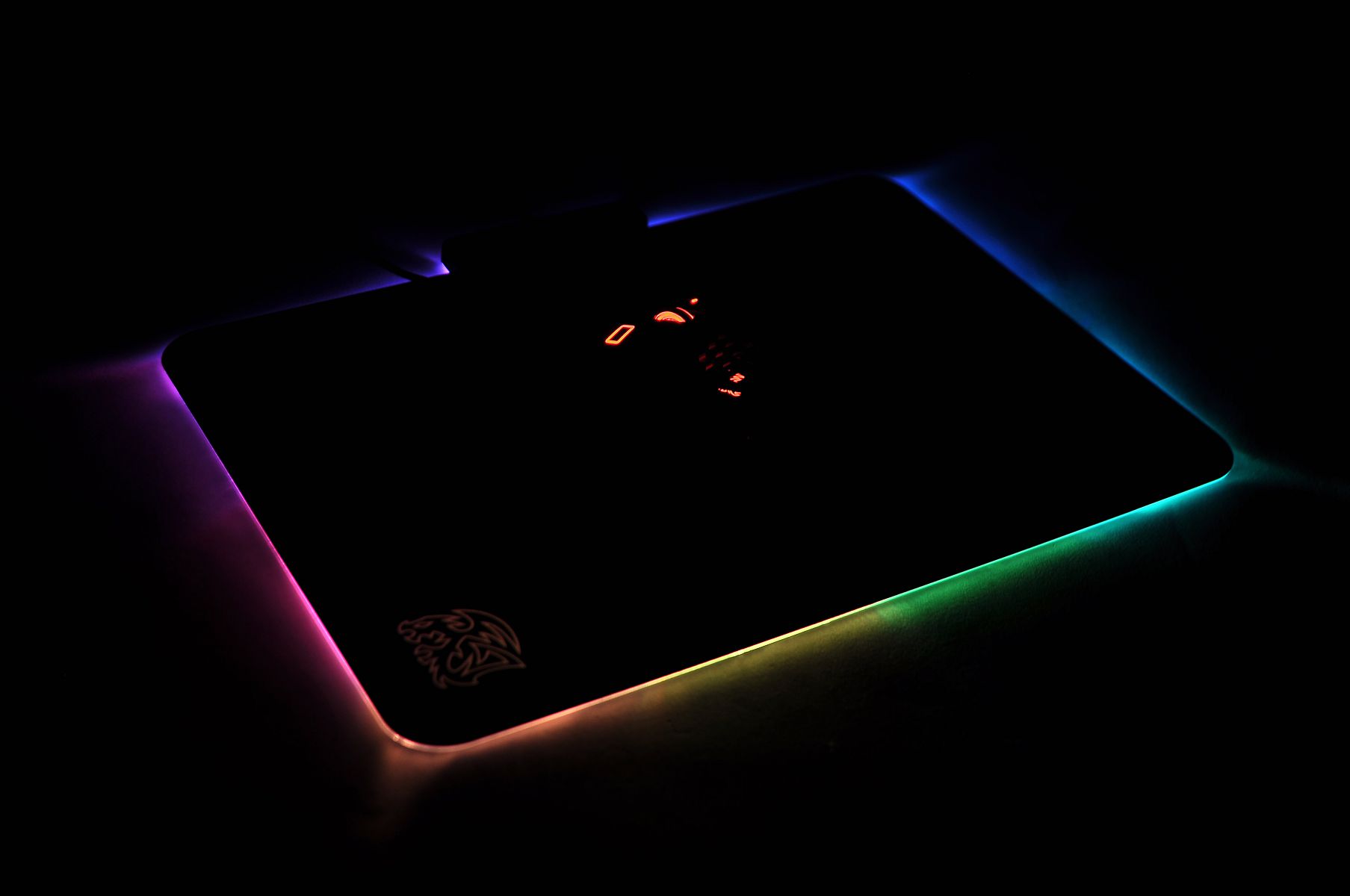 Draconem RGB Mouse Pad / Thermaltake Technology Co., Ltd.