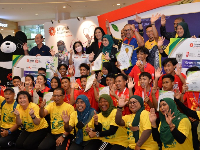 台灣精品於馬來西亞舉辦健康樂活週 跳繩競賽助公益 刷新團體跳繩紀錄