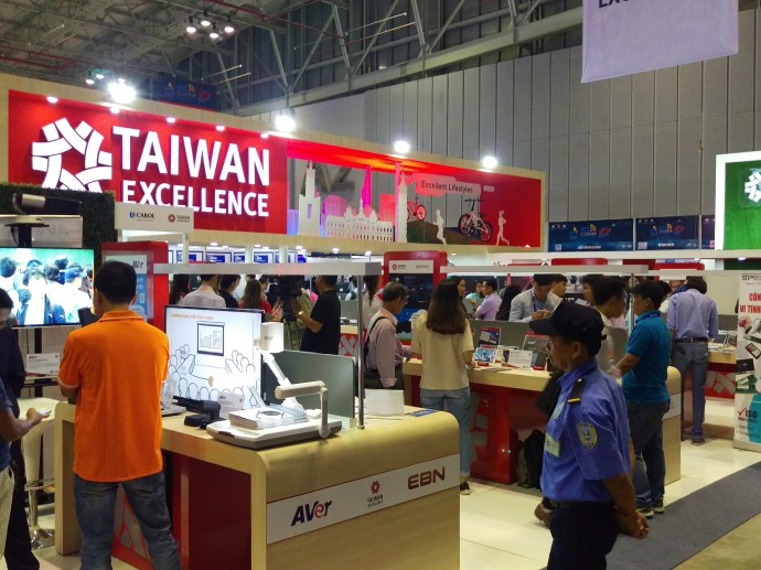 TAIWAN EXCELLENCE TRÌNH LÀNG HÀNG LOẠT CÔNG NGHỆ TÂN TIẾN  TẠI VIETNAM ICT COMM 2018